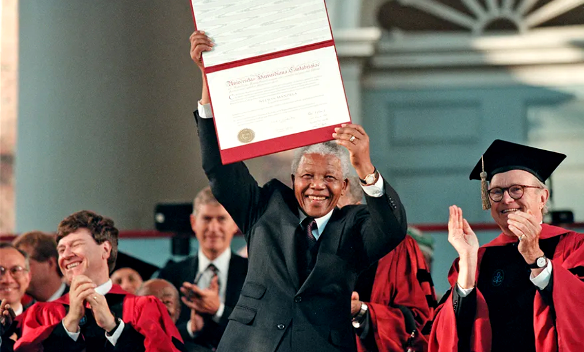 Cover of the article: Honorary Degrees in Literature and Popular Culture
